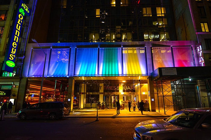 Hyatt Place Times Square - Start | Hyatt Centric - A business centre and vending machines with