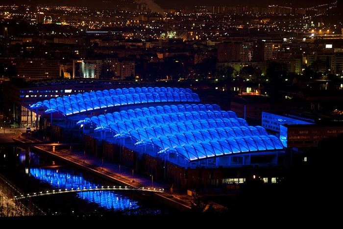 La toiture ciel du pôle de loisirs et de commerces de Lyon Confluence 