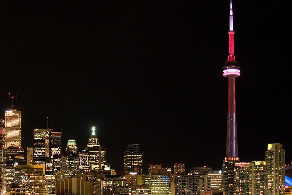 tallest building in canada at night