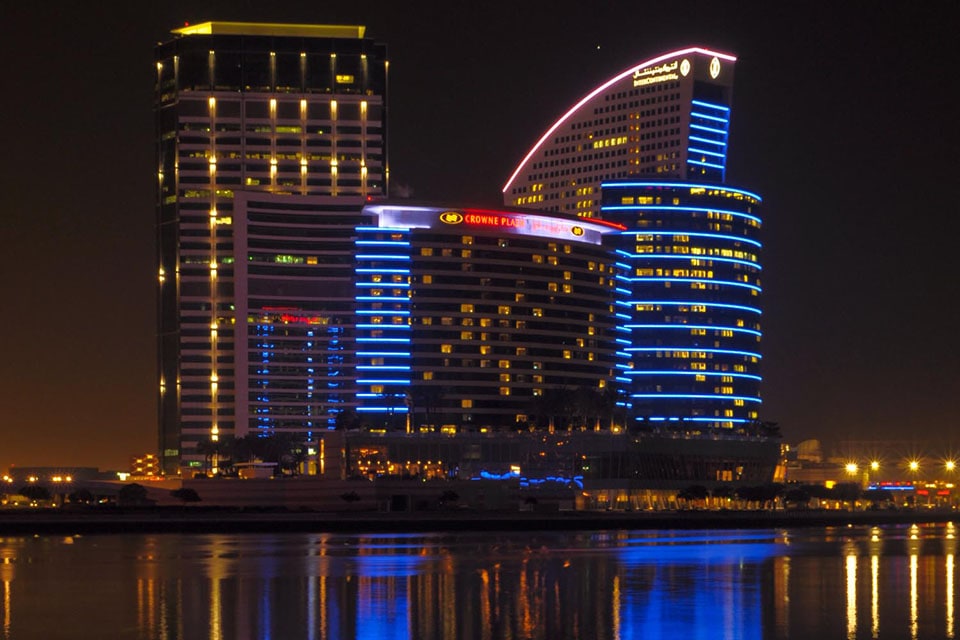 Intercontinental And Crowne Plaza Hotels Dubai Uae Color Kinetics