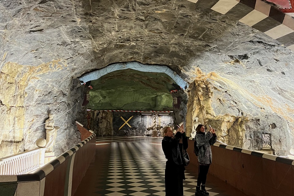 Kungsträdgården Metro Station | Color Kinetics
