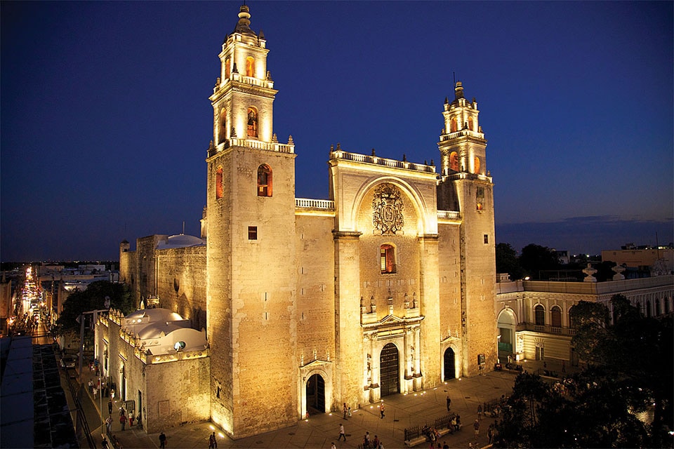 Cathedral of San Ildefonso, Yucatán, Mexico | Color Kinetics Cathedral of San Ildefonso, Yucatán, Mexico | Color Kinetics